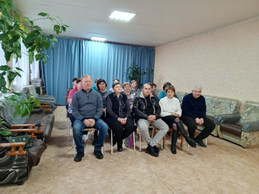 В рамках акции « Школа безопасности для пенсионеров» председатель Общественного совета при МО МВД России «Клявлинский» провел профилактическую беседу с местными жителями Клявлинского района «Осторожно, мошенники» В рамках акции « Школа безопасности для пенсионеров» председатель Общественного совета при МО МВД России «Клявлинский» провел профилактическую беседу с местными жителями Клявлинского района «Осторожно, мошенники»