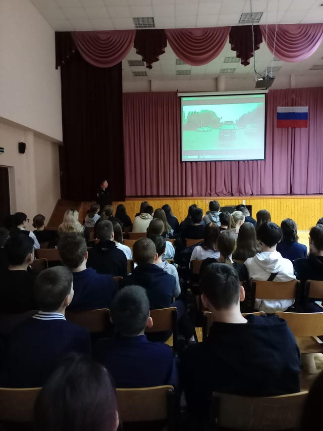 Сотрудники Госавтоинспекции МО МВД России «Клявлинский» провели «Краш-курс» для старшеклассников. Сотрудники Госавтоинспекции МО МВД России «Клявлинский» провели «Краш-курс» для старшеклассников.
