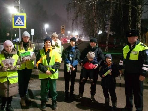 Сотрудники Госавтоинспекции МО МВД России «Клявлинский» совместно с участниками «Родительский патруль», довели до жителей Клявлинского района, об использовании пассивных средств защиты на дороге Сотрудники Госавтоинспекции МО МВД России «Клявлинский» совместно с участниками «Родительский патруль», довели до жителей Клявлинского района, об использовании пассивных средств защиты на дороге