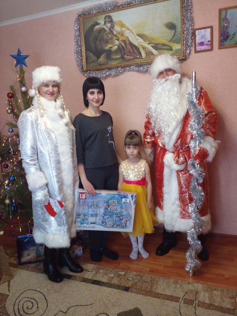 Полицейские исполняют заветные мечты детей. Полицейские исполняют заветные мечты детей.
