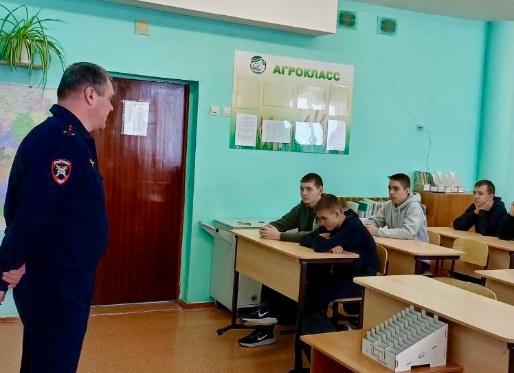 Начальник отделения Госавтоинспекции МО МВД России «Клявлинский» капитан полиции Скальник Дмитрий Алексеевич посетил ГБОУ СОШ №2 им. В. Маскина.