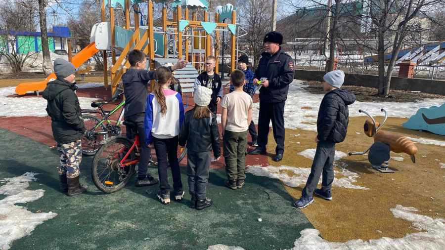 работу по предупреждению детского дорожно-транспортного травматизма на дворовых территориях ст.Клявлино. работу по предупреждению детского дорожно-транспортного травматизма на дворовых территориях ст.Клявлино.