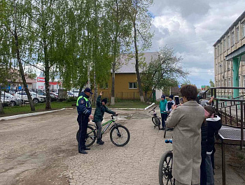 Сотрудники Госавтоинспекции  посетили ГБОУ СОШ им. В.Маскина, где провели беседу с учениками 3 класса