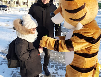 08.12.2022 года на площади ст.Клявлино провели профилактическое мероприятие "Безопасная дорога" 