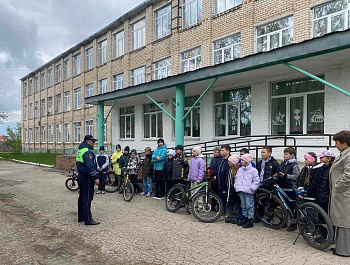 Сотрудники Госавтоинспекции  посетили ГБОУ СОШ им. В.Маскина, где провели беседу с учениками 3 класса