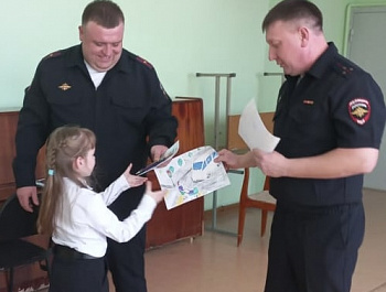 Юные Клявлинцы участвовали в конкурсе рисунков по ПДД.